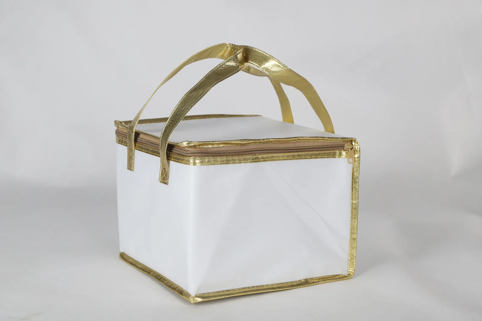 Gold-trim bakery cooler bags — Sample photograph